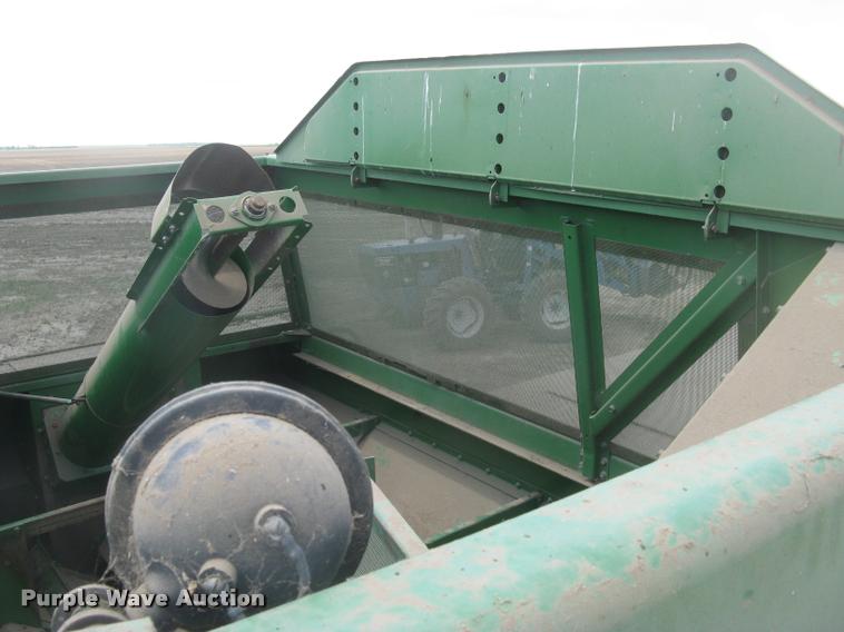 image for item L2352 1982 John Deere 8820 Turbo combine