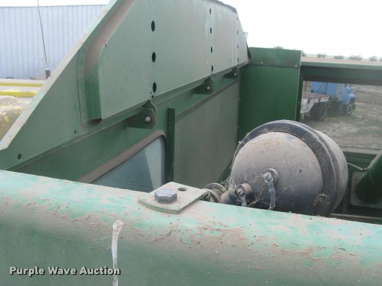 image for item L2352 1982 John Deere 8820 Turbo combine