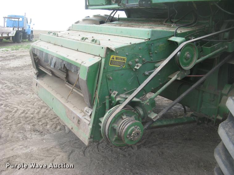 image for item L2352 1982 John Deere 8820 Turbo combine
