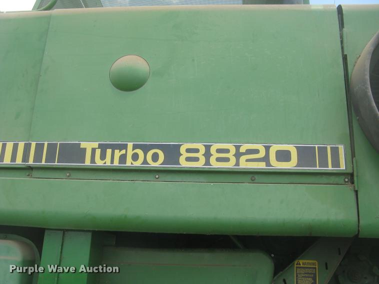 image for item L2352 1982 John Deere 8820 Turbo combine