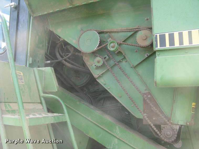 image for item L2352 1982 John Deere 8820 Turbo combine