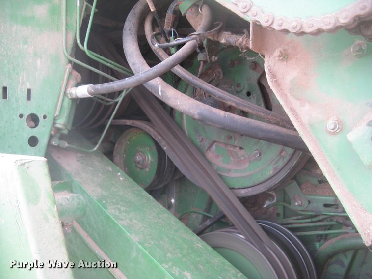 image for item L2352 1982 John Deere 8820 Turbo combine