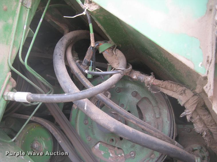 image for item L2352 1982 John Deere 8820 Turbo combine
