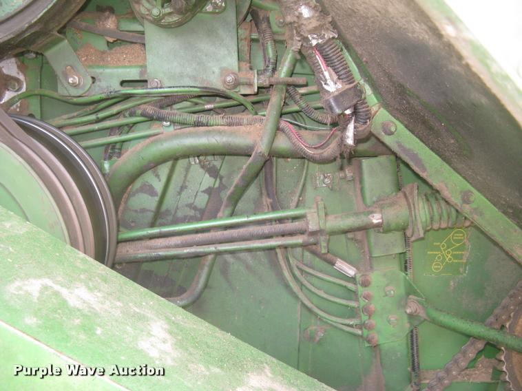 image for item L2352 1982 John Deere 8820 Turbo combine