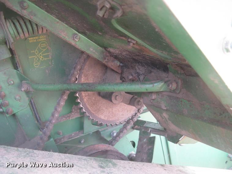 image for item L2352 1982 John Deere 8820 Turbo combine