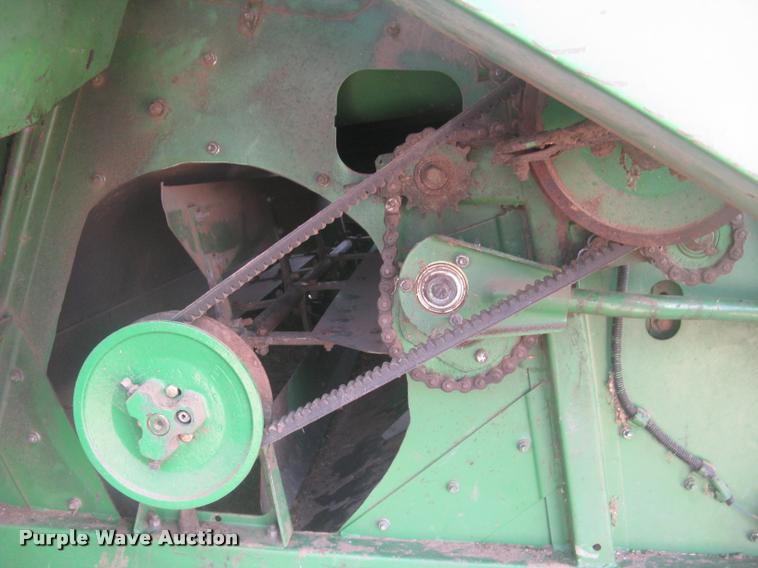 image for item L2352 1982 John Deere 8820 Turbo combine