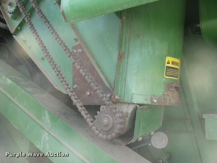 image for item L2352 1982 John Deere 8820 Turbo combine