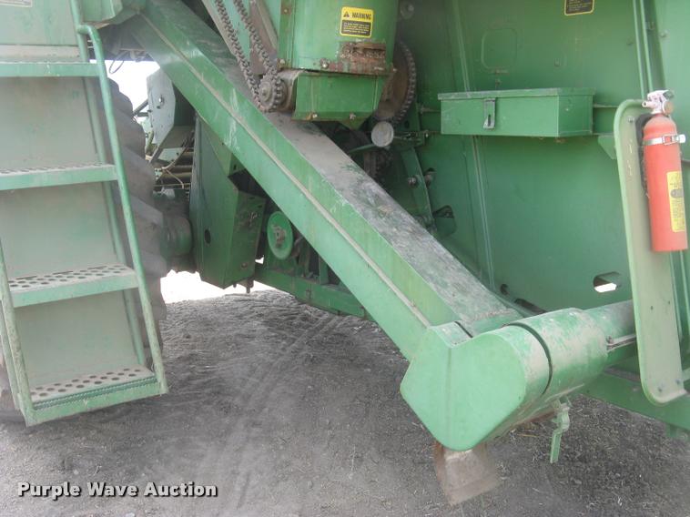 image for item L2352 1982 John Deere 8820 Turbo combine