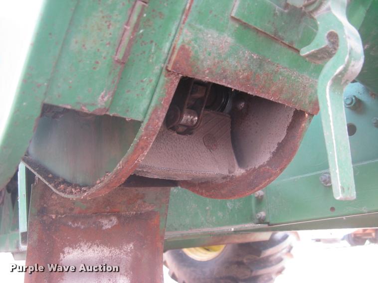 image for item L2352 1982 John Deere 8820 Turbo combine