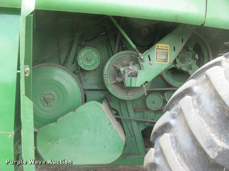 image for item L2352 1982 John Deere 8820 Turbo combine