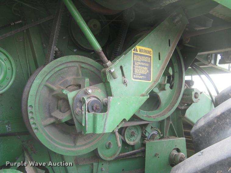 image for item L2352 1982 John Deere 8820 Turbo combine
