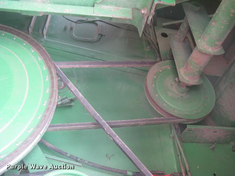 image for item L2352 1982 John Deere 8820 Turbo combine