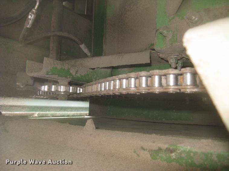 image for item L2352 1982 John Deere 8820 Turbo combine