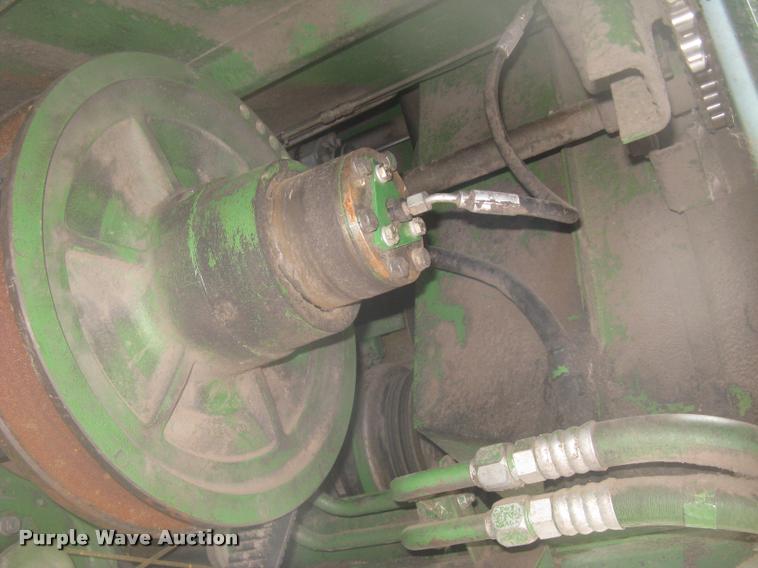 image for item L2352 1982 John Deere 8820 Turbo combine