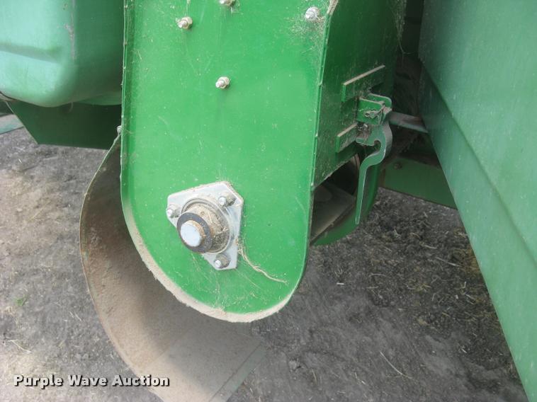 image for item L2352 1982 John Deere 8820 Turbo combine