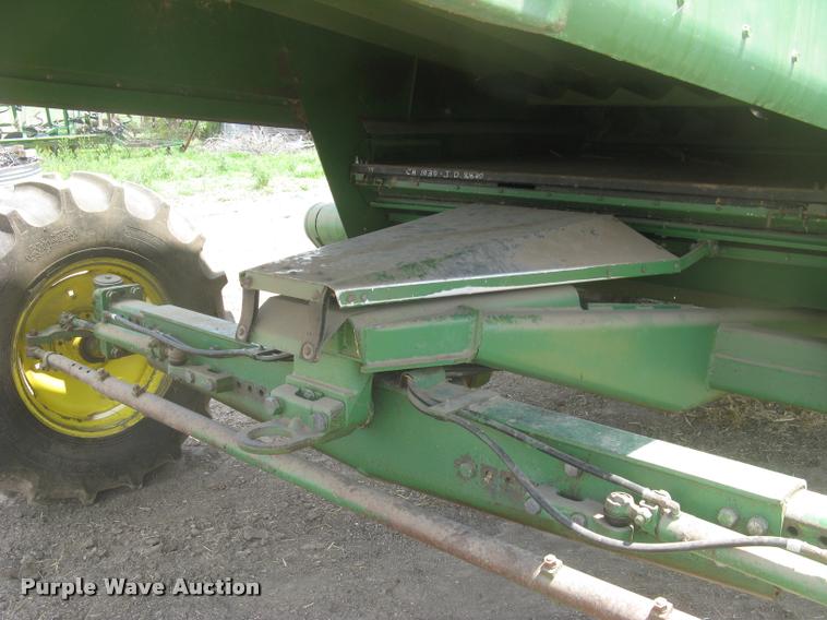 image for item L2352 1982 John Deere 8820 Turbo combine