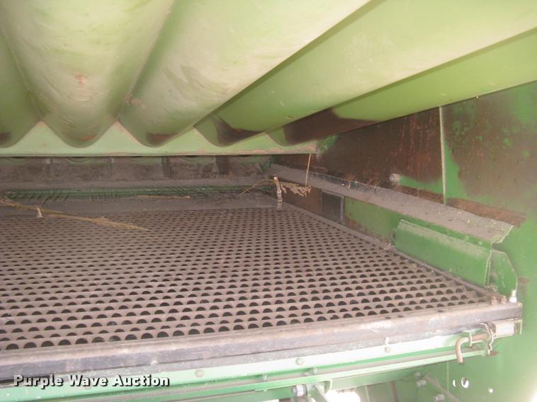 image for item L2352 1982 John Deere 8820 Turbo combine