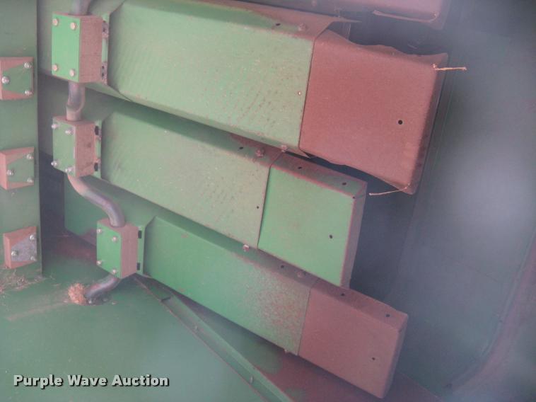 image for item L2352 1982 John Deere 8820 Turbo combine