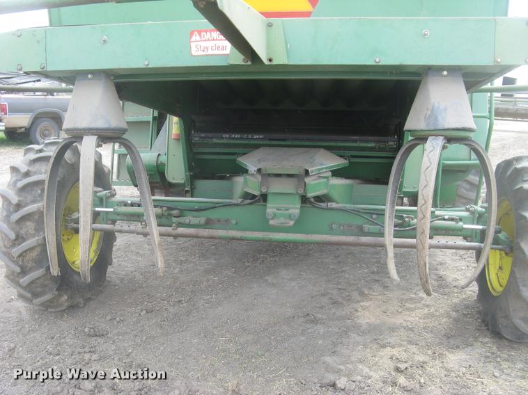 image for item L2352 1982 John Deere 8820 Turbo combine
