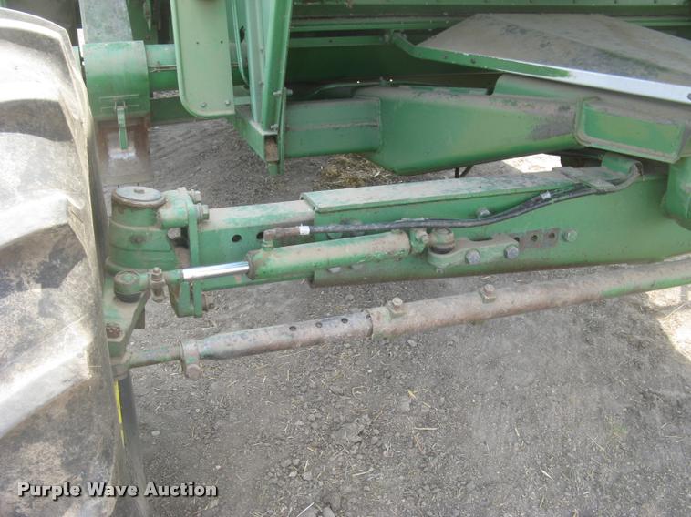 image for item L2352 1982 John Deere 8820 Turbo combine