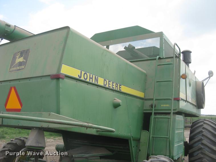 image for item L2352 1982 John Deere 8820 Turbo combine