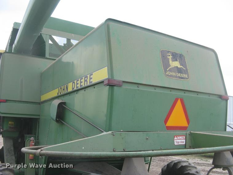 image for item L2352 1982 John Deere 8820 Turbo combine