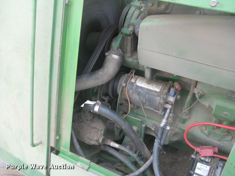 image for item L2352 1982 John Deere 8820 Turbo combine