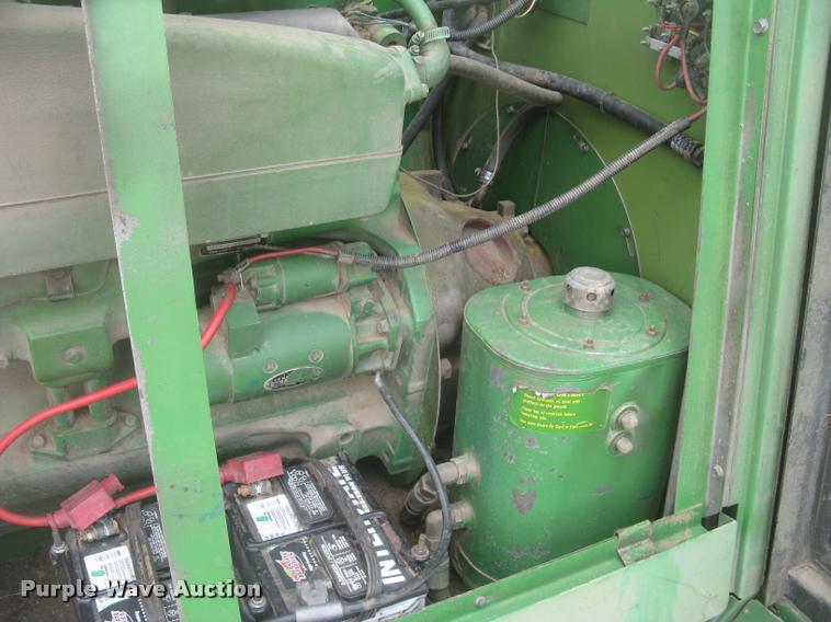 image for item L2352 1982 John Deere 8820 Turbo combine