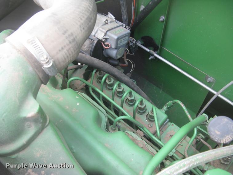 image for item L2352 1982 John Deere 8820 Turbo combine