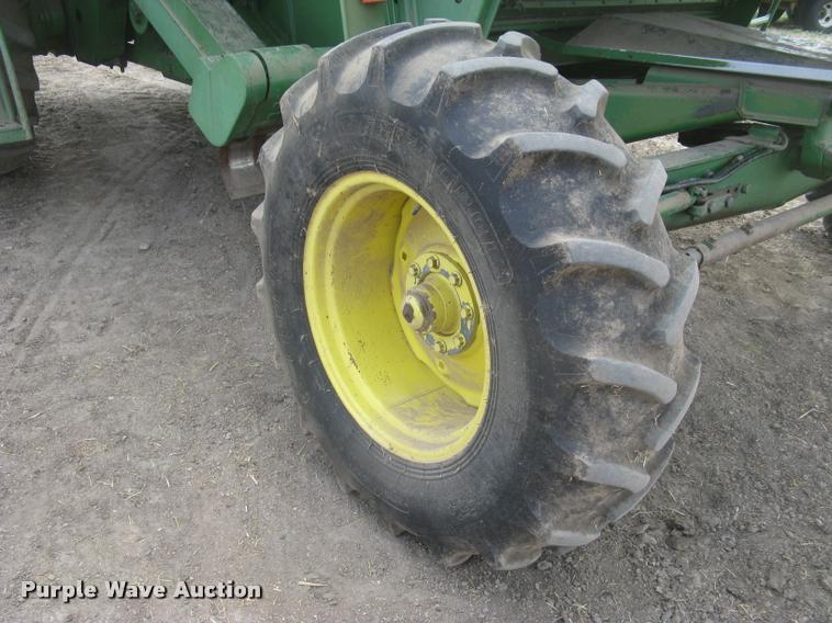 image for item L2352 1982 John Deere 8820 Turbo combine