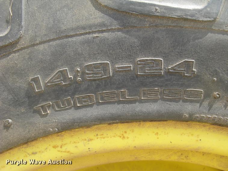 image for item L2352 1982 John Deere 8820 Turbo combine