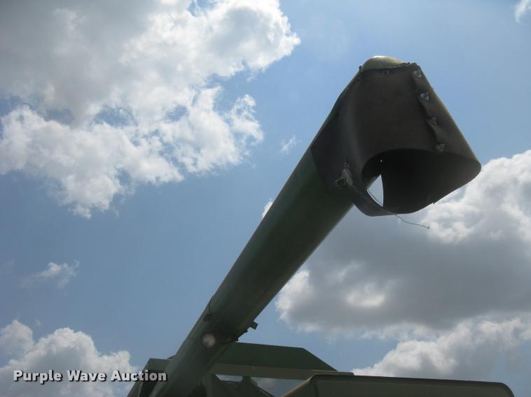 image for item L2352 1982 John Deere 8820 Turbo combine