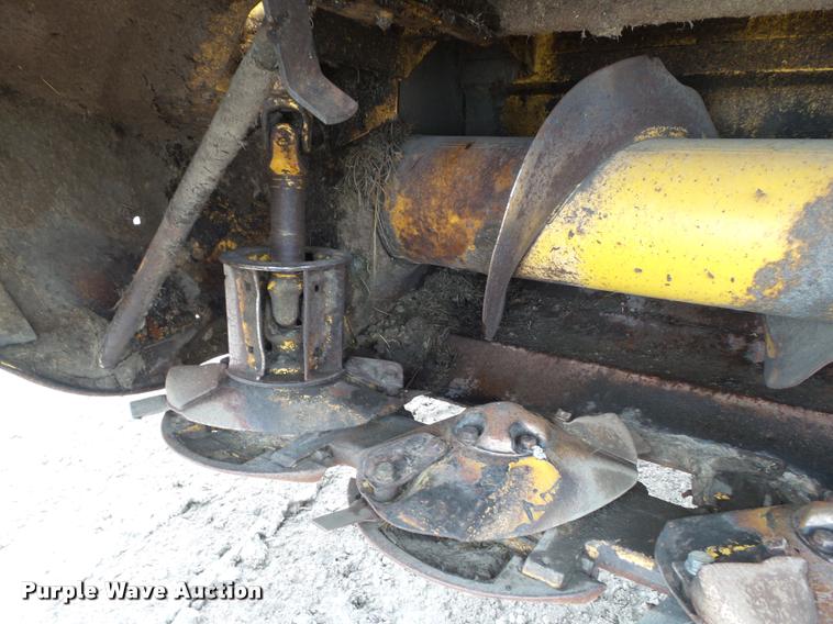 image for item L5553 2006 New Holland HW345 self-propelled windrower