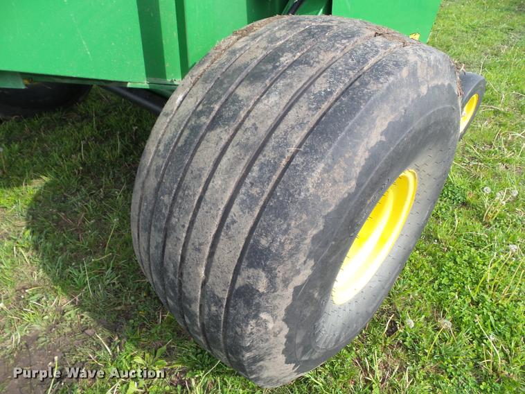 image for item L5554 2012 John Deere 568 Mega Wide Plus round baler