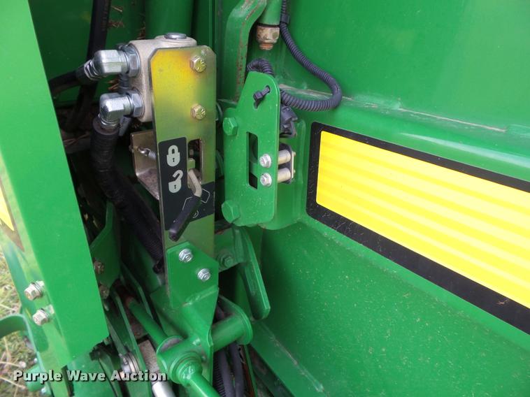 image for item L5554 2012 John Deere 568 Mega Wide Plus round baler