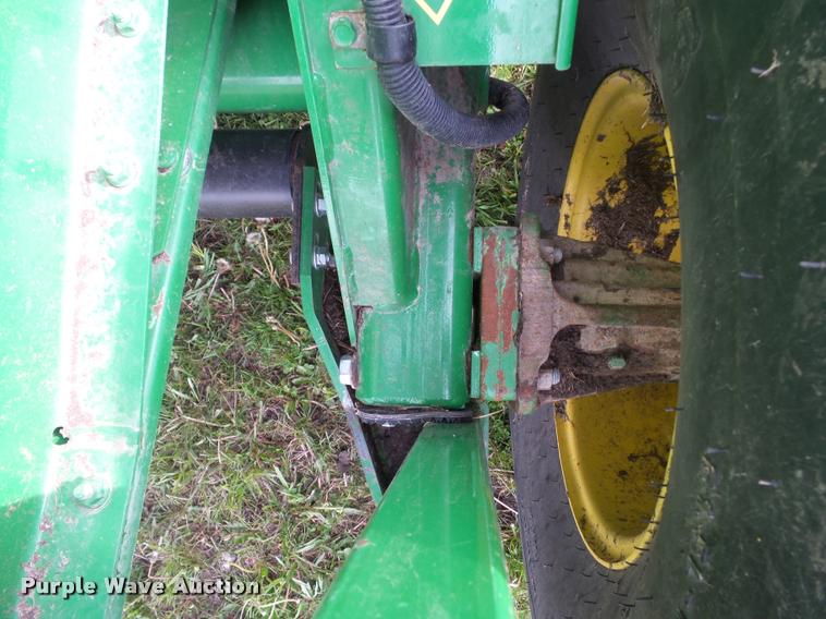 image for item L5554 2012 John Deere 568 Mega Wide Plus round baler