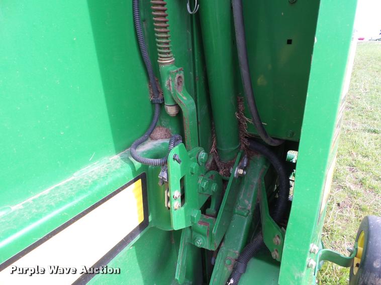 image for item L5554 2012 John Deere 568 Mega Wide Plus round baler