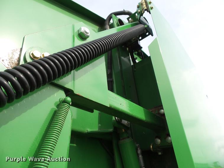 image for item L5554 2012 John Deere 568 Mega Wide Plus round baler