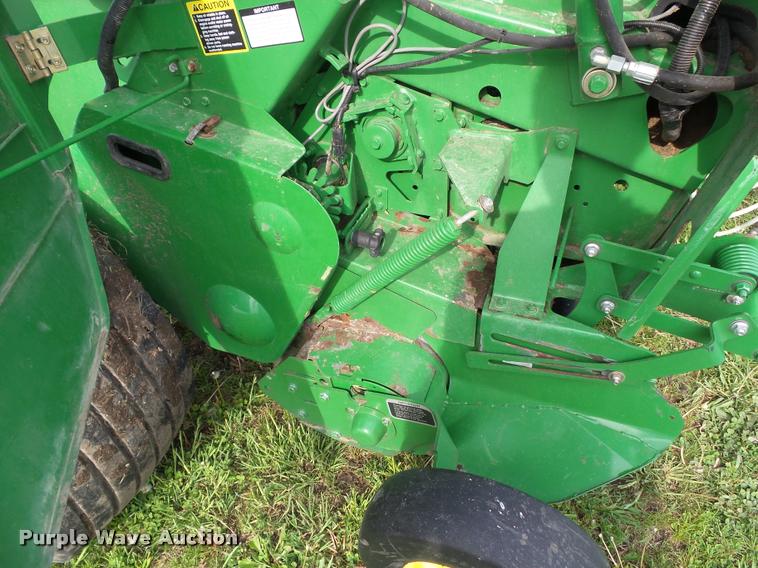 image for item L5554 2012 John Deere 568 Mega Wide Plus round baler