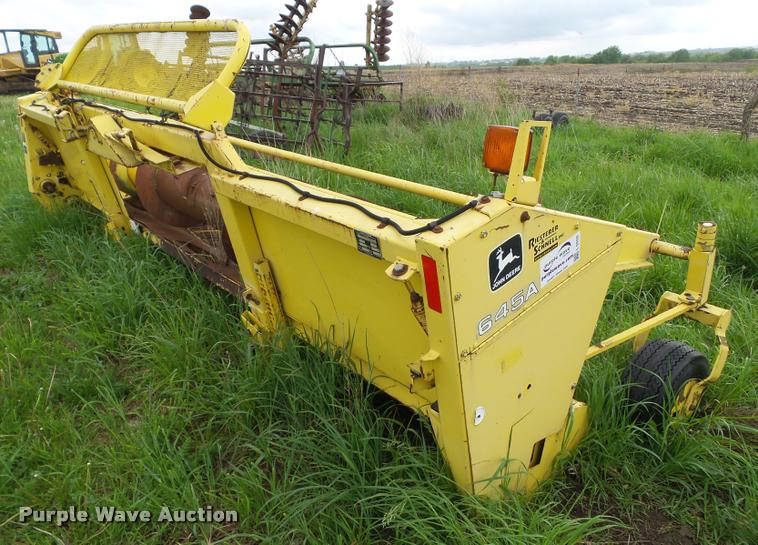image for item L5555 1998 John Deere 645A pickup head
