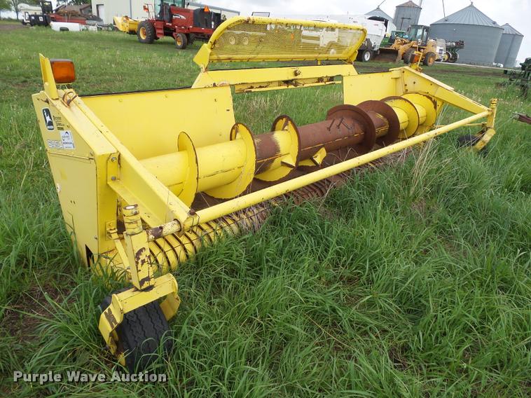 image for item L5555 1998 John Deere 645A pickup head