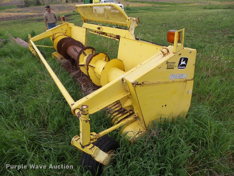 image for item L5555 1998 John Deere 645A pickup head