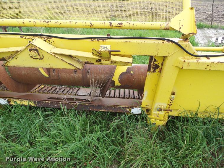 image for item L5555 1998 John Deere 645A pickup head