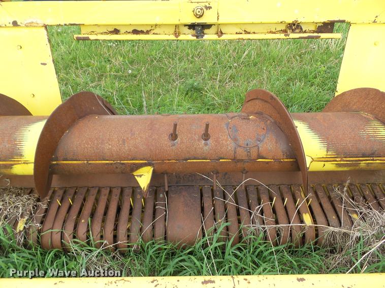 image for item L5555 1998 John Deere 645A pickup head