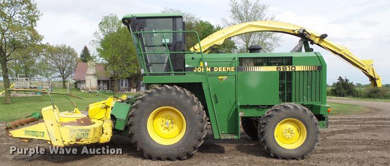 image for item L5556 1997 John Deere 6910 forage harvester