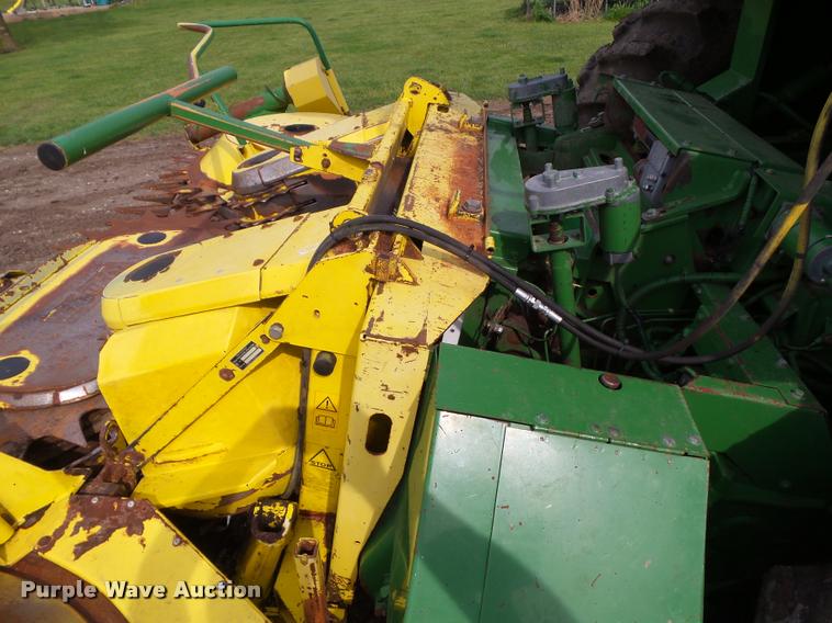 image for item L5556 1997 John Deere 6910 forage harvester