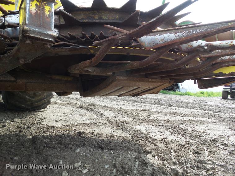 image for item L5556 1997 John Deere 6910 forage harvester