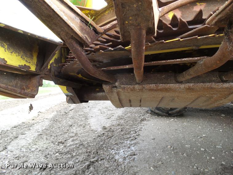 image for item L5556 1997 John Deere 6910 forage harvester