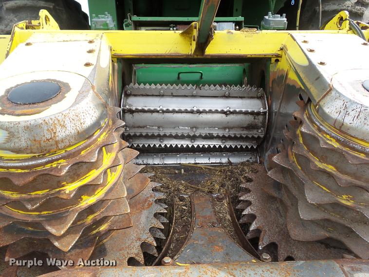 image for item L5556 1997 John Deere 6910 forage harvester