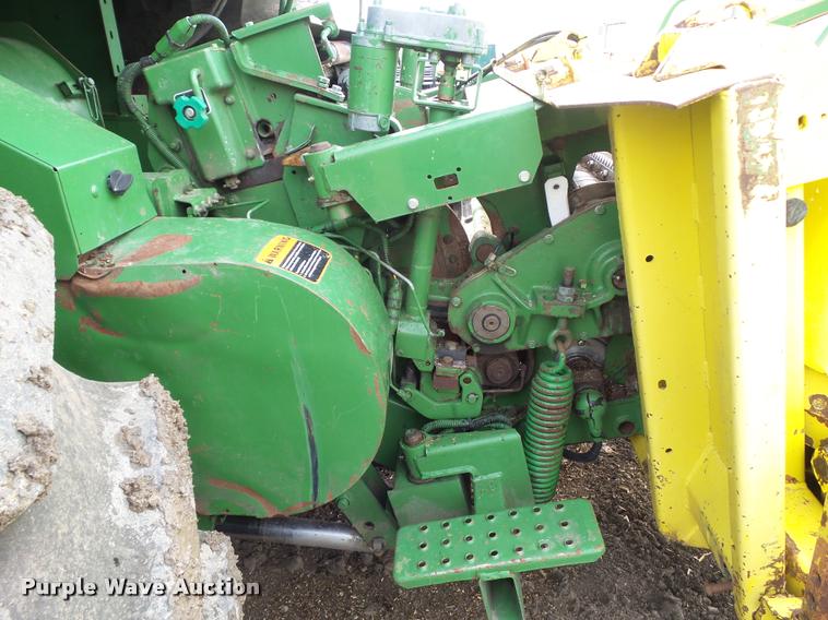 image for item L5556 1997 John Deere 6910 forage harvester